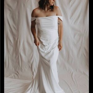 Elegant Off-Shoulder Wedding Dress